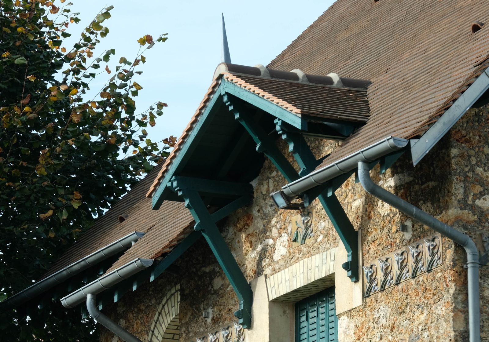 Entretien des boiseries — chantier ATRED à Viroflay
